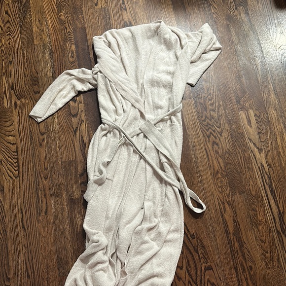 Barefoot dreams cozy chic robe barely worn!!!!!! Like new!!! - Picture 1 of 3